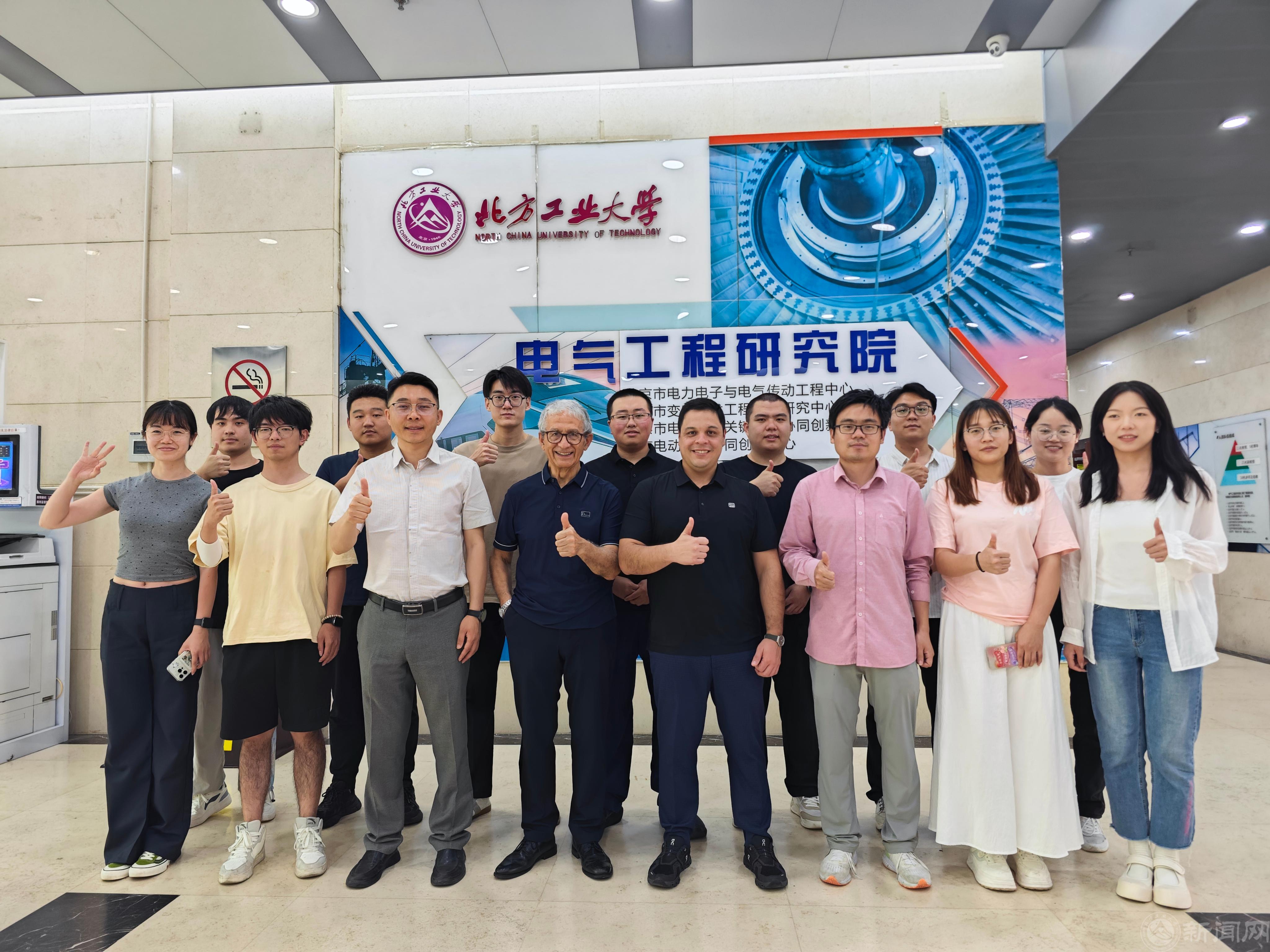 图1-参观合照留念.jpg 图1-参观合照留念.jpg